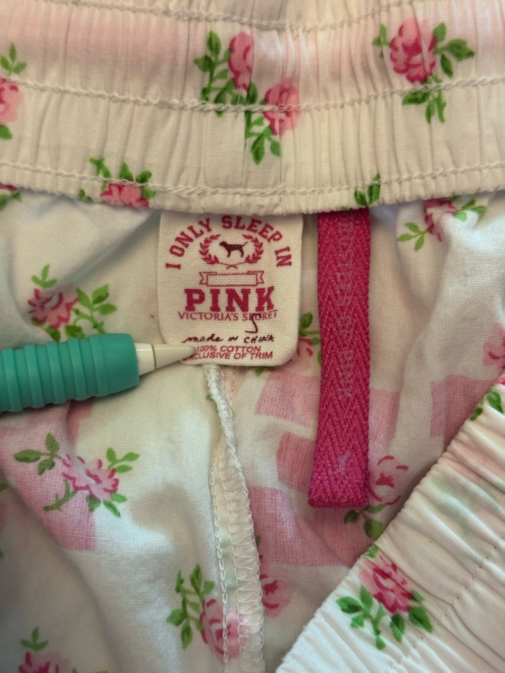 VS PINK VINTAGE Y2K SET FLORAL LOVE BOOTY SHORTS & LACE TRIM CAMI TANK TOP NWOT - Picture 10 of 13